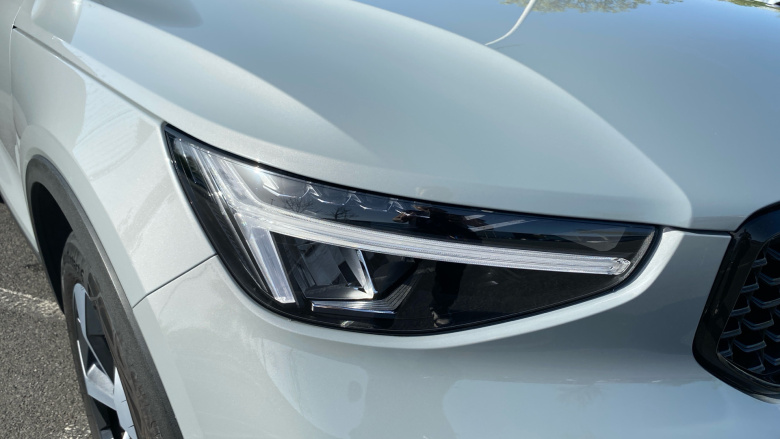 Volvo XC40 2.0 B4P Plus Dark 5dr Auto Petrol Estate